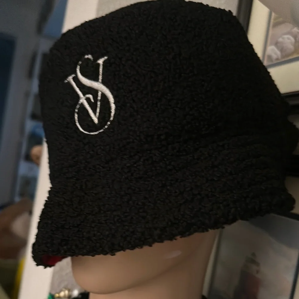 Victoria's Secret Black Textured /Plaid Bucket Hat